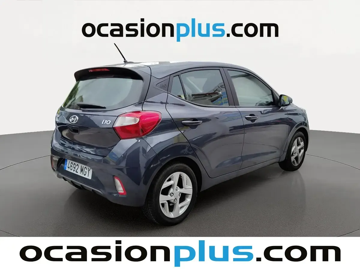 Usado Hyundai i10 67 CV (49 kW) 2023 Gris Utilitario