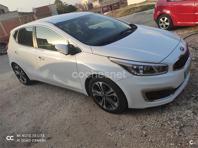 Usado Kia Ceed GT 136 HP (100 kW) 2016 Branco Sedan