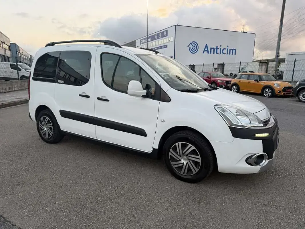 Usado Citroën Berlingo Seduction 114 CV (83 kW) 2015 Blanco Monovolumen