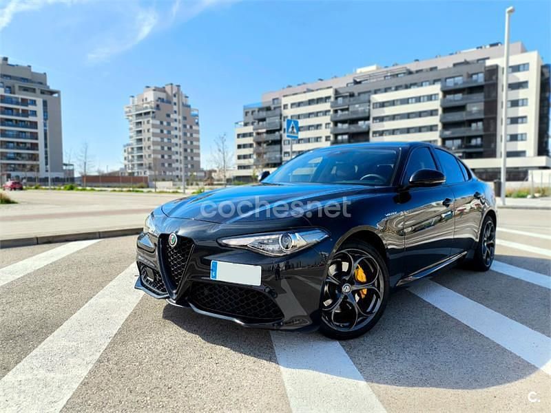 Negro Usado 2018 Alfa Romeo Giulia Veloce Berlina | 39.700 € - Imagen 1/4