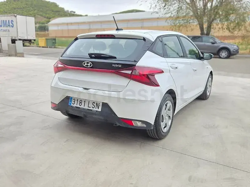 Usado Hyundai i20 100 CV (73 kW) 2021 Blanco Utilitario