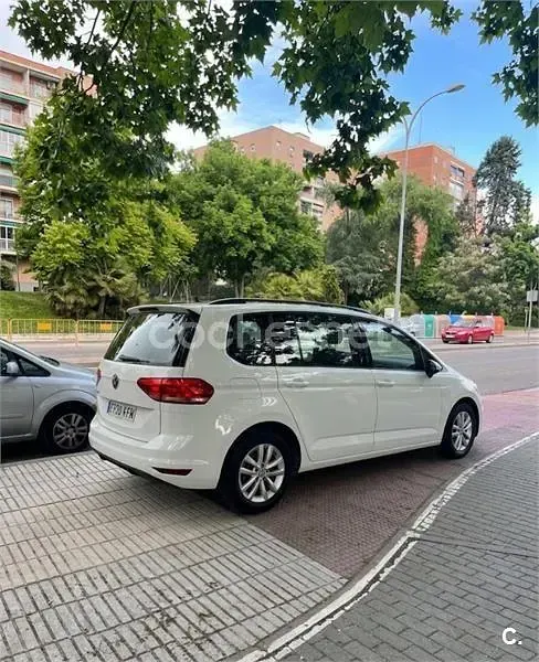 Usado VW Touran Edition 115 CV (84 kW) 2017 Blanco Monovolumen