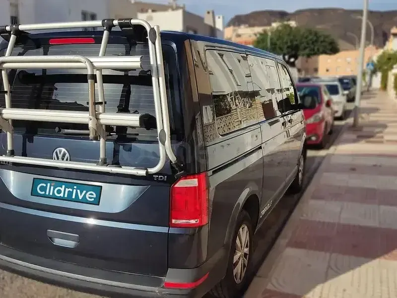 Usado VW Caravelle Trendline 102 CV (75 kW) 2017 Azul Van