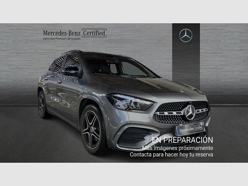 Usado Mercedes GLA200 AMG line 150 CV (110 kW) 2025 Gris SUV
