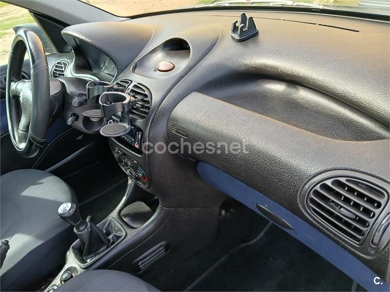 Usado Peugeot 206 70 CV (51 kW) 2001 Azul Berlina