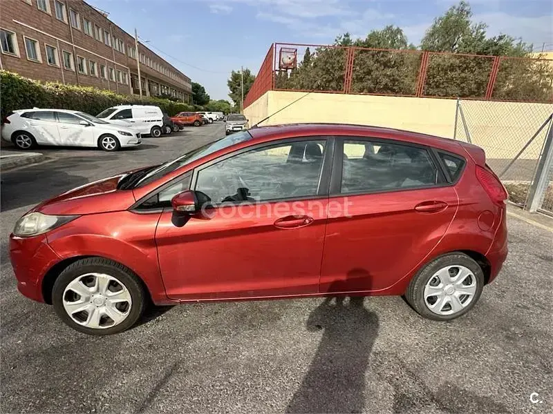 Usado Ford Fiesta Trend 82 CV (60 kW) 2009 Rojo Berlina