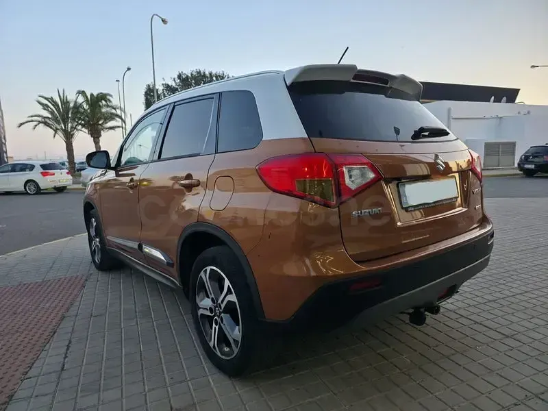 Usado Suzuki Vitara GLX 120 CV (88 kW) 2015 Naranja SUV