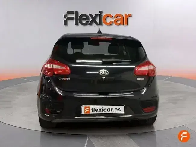 Usado Kia Ceed 100 CV (73 kW) 2018 Negro Utilitario
