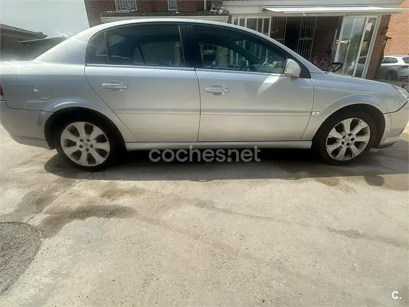 Usado Opel Vectra Elegance 120 CV (88 kW) 2007 Gris / plata Berlina