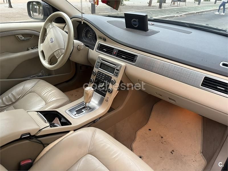 Usado Volvo XC70 Momentum 185 CV (136 kW) 2008 Negro Familiar