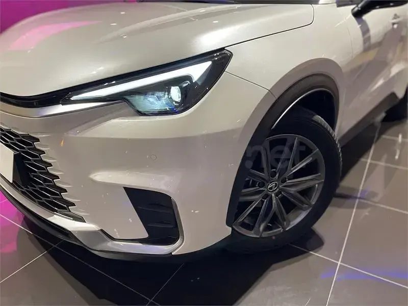 Usado Lexus LBX 136 CV (100 kW) 2024 Blanco SUV