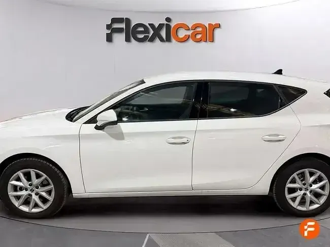 Usado Seat Leon Style 110 CV (80 kW) 2024 Blanco