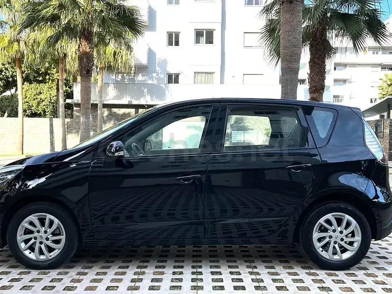 Usado Renault Scénic III Dynamique 110 CV (80 kW) 2013 Negro Monovolumen