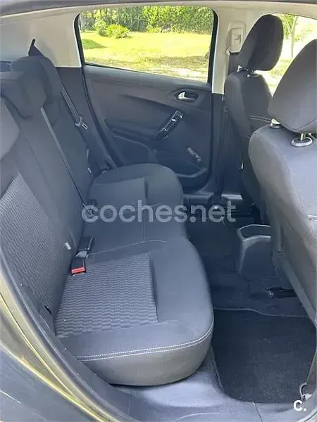 Usado Peugeot 208 Style 82 CV (60 kW) 2014 Gris / plata Utilitario