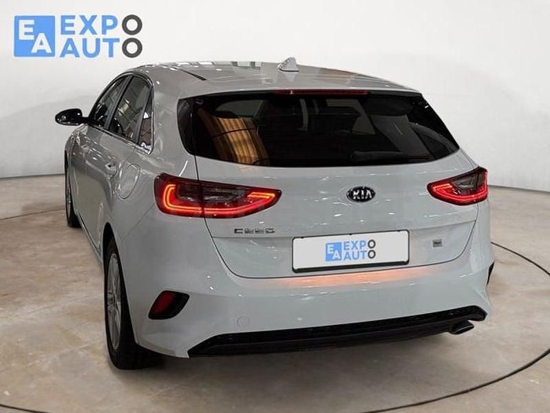 Usado Kia Ceed 120 CV (88 kW) 2019 Blanco Utilitario