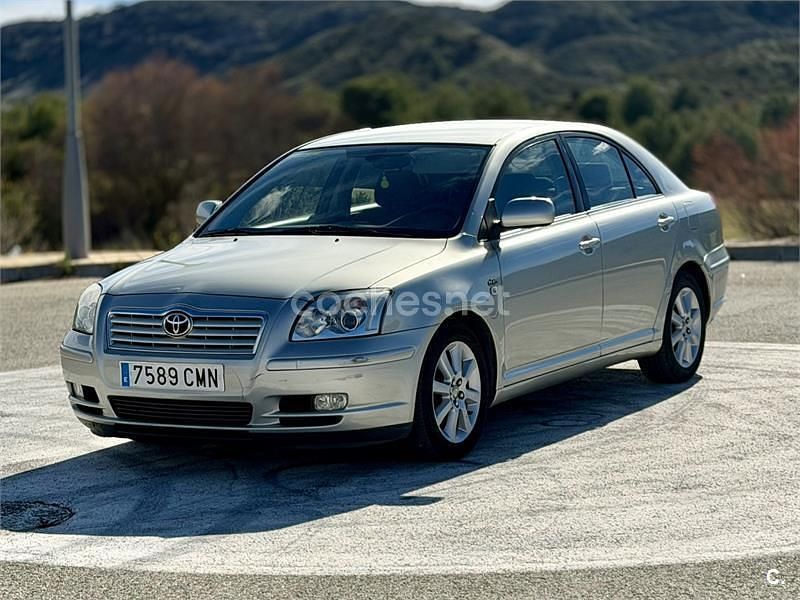 Usado Toyota Avensis Executive 116 CV (85 kW) 2003 Gris / plata Berlina