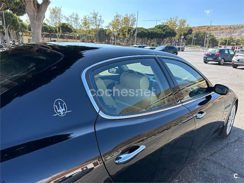 Usado Maserati Quattroporte GT 400 CV (294 kW) 2006 Negro Berlina