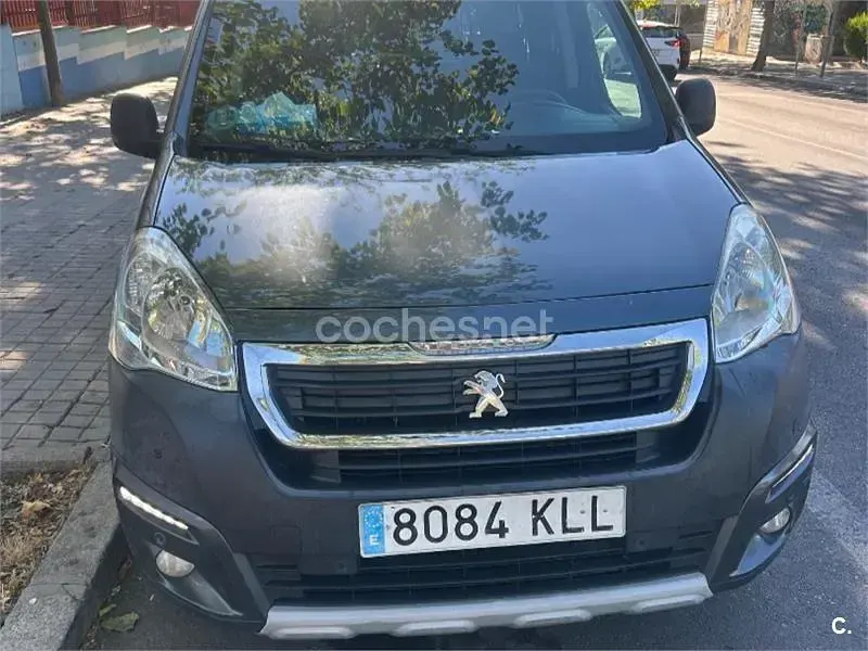 Usado Peugeot Rifter Access 100 CV (73 kW) 2018 Gris / plata Monovolumen