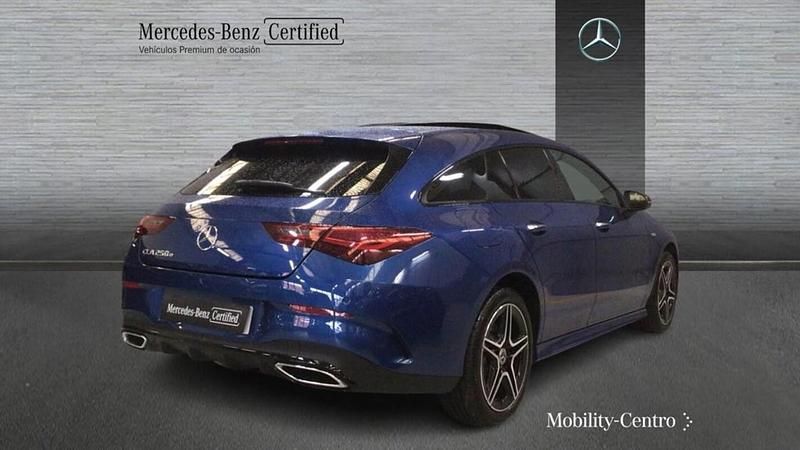 Usado Mercedes CLA250 AMG line 163 CV (119 kW) 2025 Azul denim metalizado Berlina