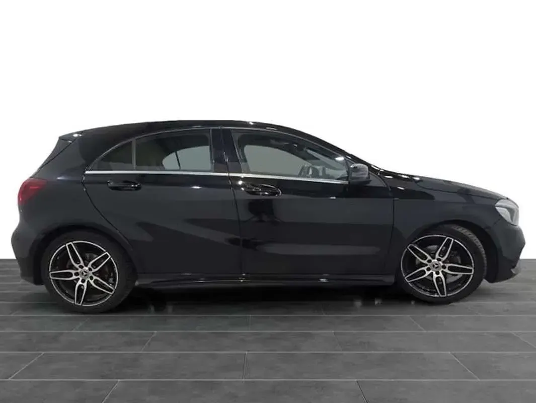 Usado Mercedes A180 122 CV (89 kW) 2018 Negro Utilitario