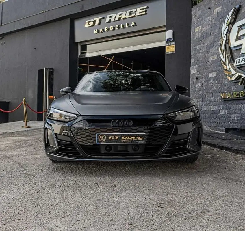 Usado Audi e-tron GT quattro Premium 350 kW (476 CV) 2021 Gris Berlina