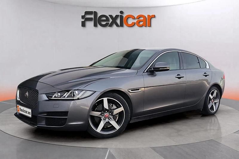 Usado Jaguar XE Pure 241 CV (177 kW) 2018 Gris Berlina