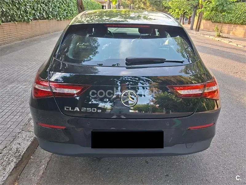 Usado Mercedes CLA250e Shooting Brake 218 CV (160 kW) 2021 Negro Familiar