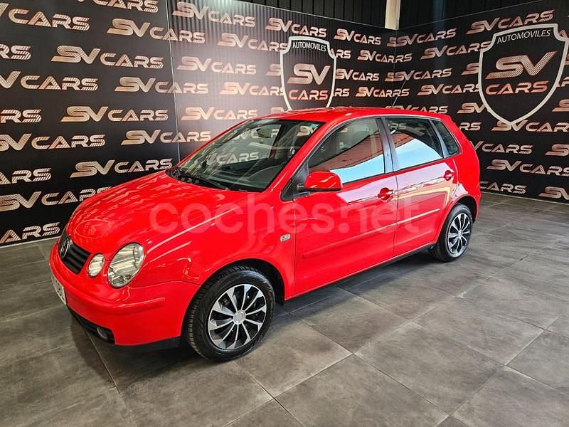 Usado VW Polo Trendline 75 CV (55 kW) 2004 Rojo Utilitario