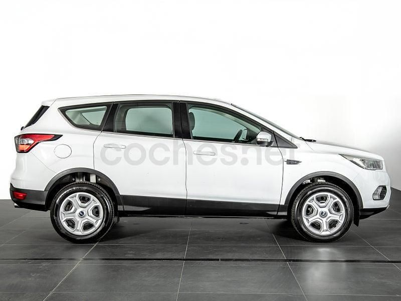Usado Ford Kuga Trend 120 CV (88 kW) 2019 Blanco SUV