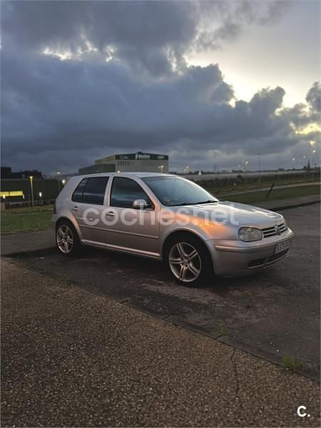 Usado VW Golf IV Highline 105 CV (77 kW) 2002 Gris / plata Berlina