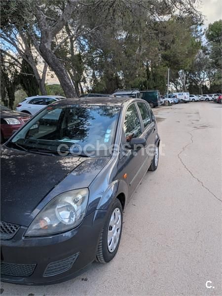 Usado Ford Fiesta Ambiente 70 CV (51 kW) 2007 Negro Berlina