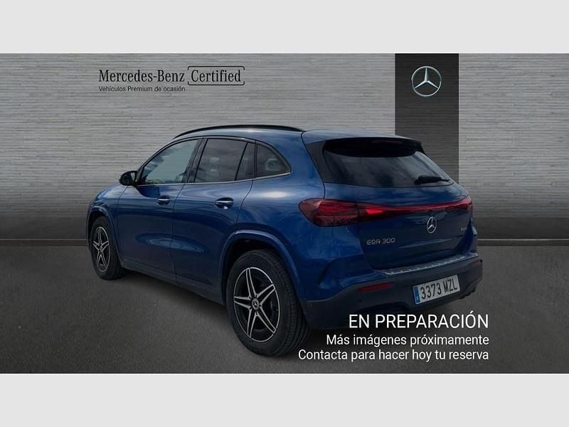 Usado Mercedes EQA300 167 kW (228 CV) 2025 Azul SUV