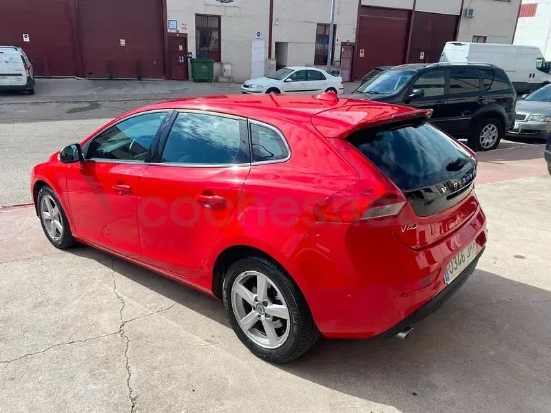 Usado Volvo V40 Kinetic 150 CV (110 kW) 2015 Rojo Berlina
