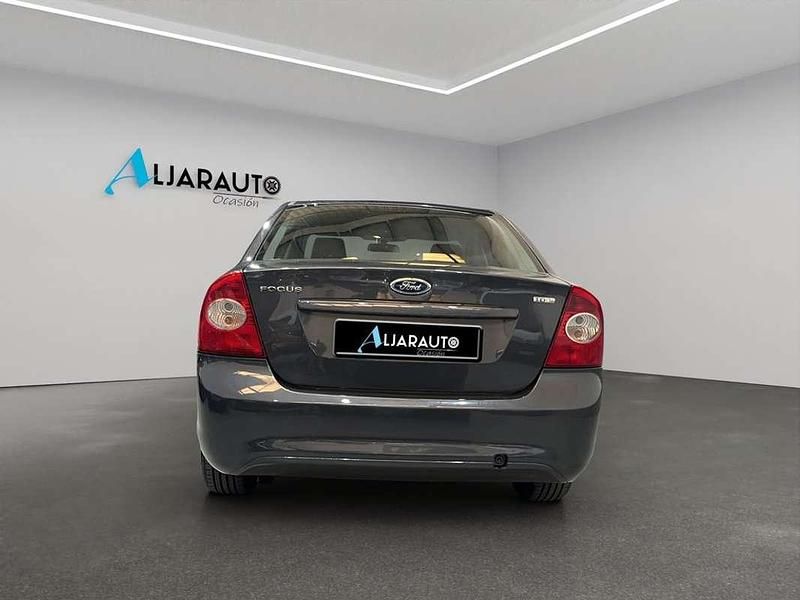 Usado Ford Focus Trend 109 CV (80 kW) 2009 Gris Utilitario