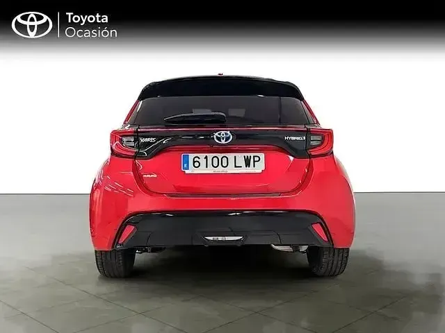 Occasion Toyota Yaris Hybrid Style 116 PK (85 kW) 2022 Rood