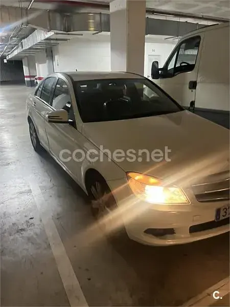 Usado Mercedes C200 Elegance 136 CV (100 kW) 2010 Blanco Berlina