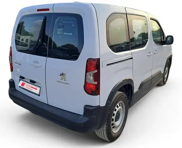 Usado Peugeot Rifter Business-Line 100 CV (73 kW) 2023 Blanco Monovolumen