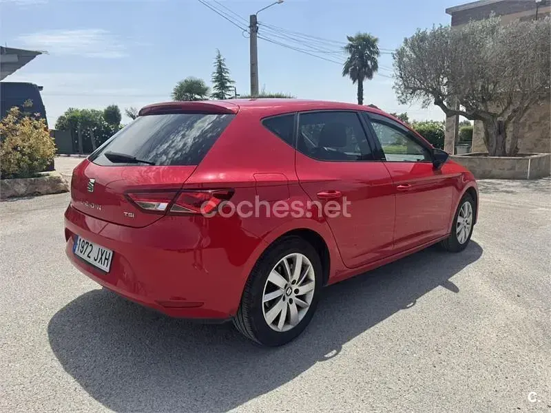 Usado Seat Leon Style 110 CV (80 kW) 2017 Rojo Berlina