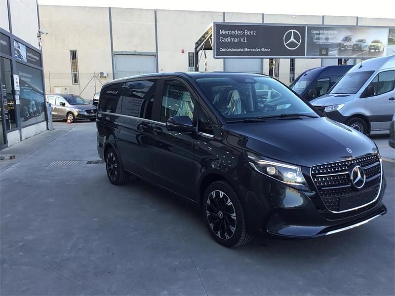 Nuevo Mercedes V220 Avantgarde 163 CV (119 kW) 2026 Negro Monovolumen