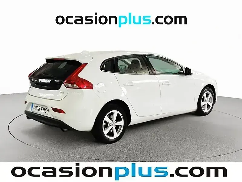 Begagnad Volvo V40 Momentum 150 HK (110 kW) 2017 Vit