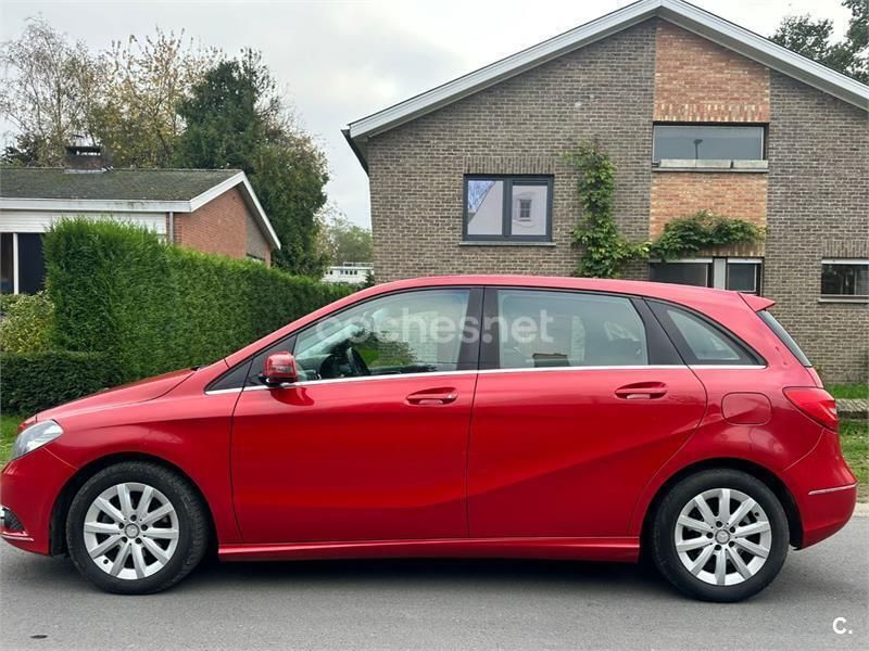 Rojo Usado 2013 Mercedes B180 Monovolumen | 13.900 € (Caro) - Imagen 1/4