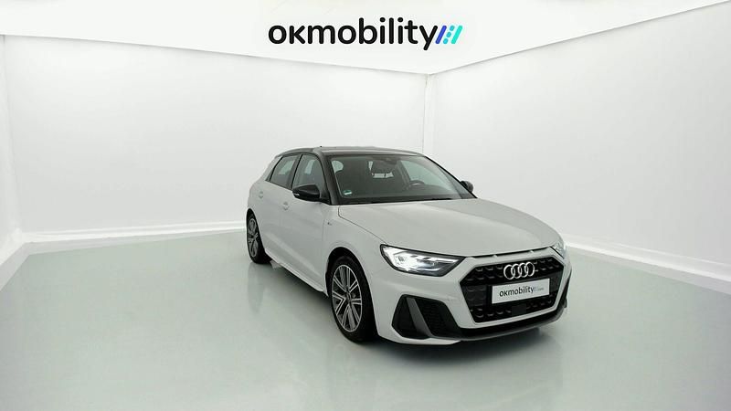 Usado Audi A1 Sportback S-Line 110 CV (80 kW) 2022 Gletscherweis / mythosschwarz Utilitario