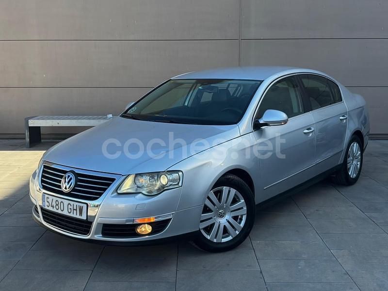 Gris / plata Usado 2008 VW Passat Highline Berlina | 4690 € (Precio justo) - Imagen 1/4