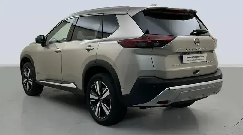 Usado Nissan X-Trail Tekna+ 158 CV (116 kW) 2022 Champagne silver SUV
