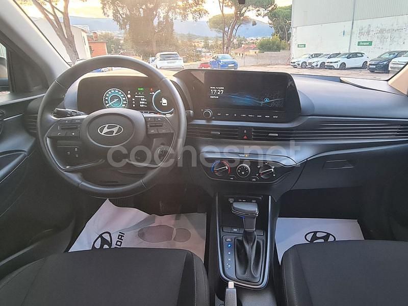 Usado Hyundai i20 100 CV (73 kW) 2025 Verde Berlina