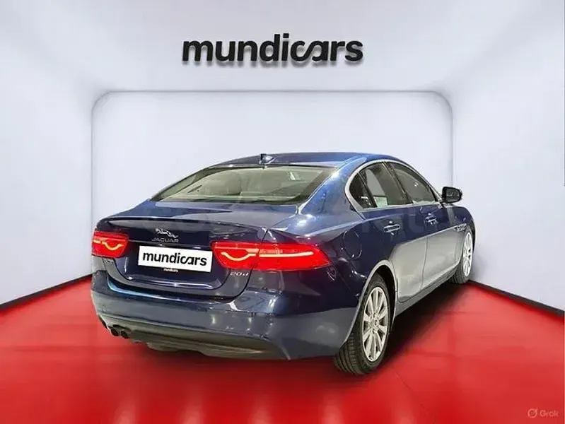 Usado Jaguar XE Pure 181 HP (133 kW) 2015 Azul Sedan