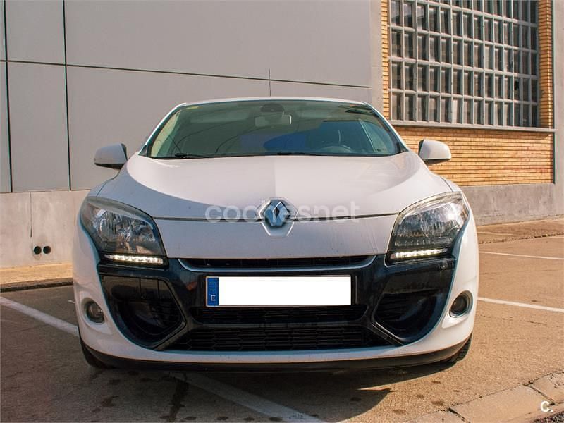 Usado Renault Mégane Dynamique 110 CV (80 kW) 2012 Blanco Berlina