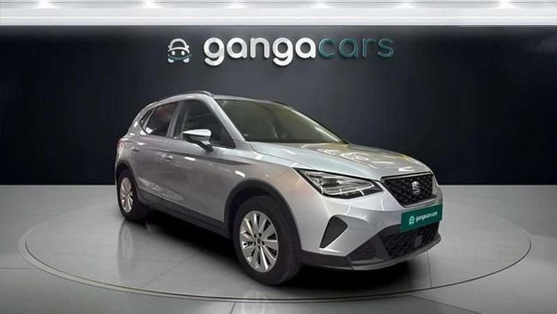 Usado Seat Arona Style 110 CV (80 kW) 2023 Gris SUV