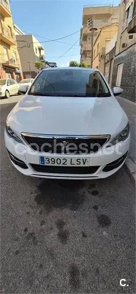 Usado Peugeot 308 Allure 130 CV (95 kW) 2021 Blanco Berlina
