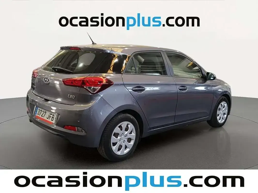 Usado Hyundai i20 75 CV (55 kW) 2015 Gris Utilitario